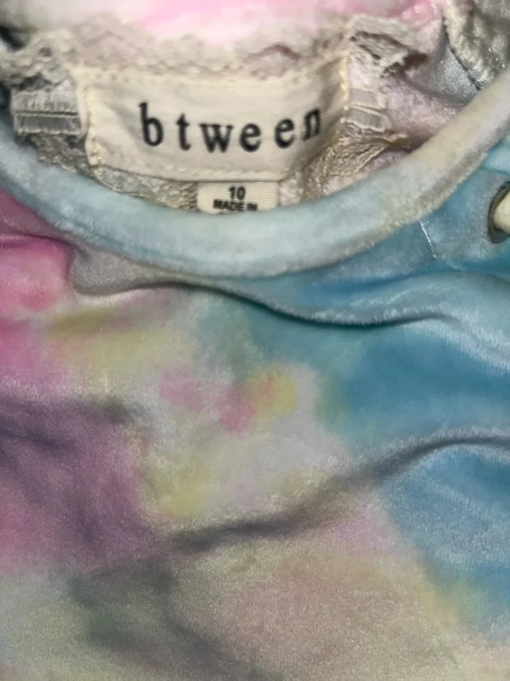 2 btween Girls matching sweat suits. - Picture 3 of 5